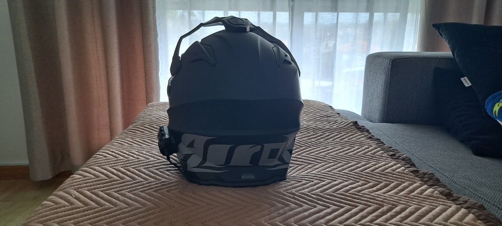 Capacete Airoh preto mate