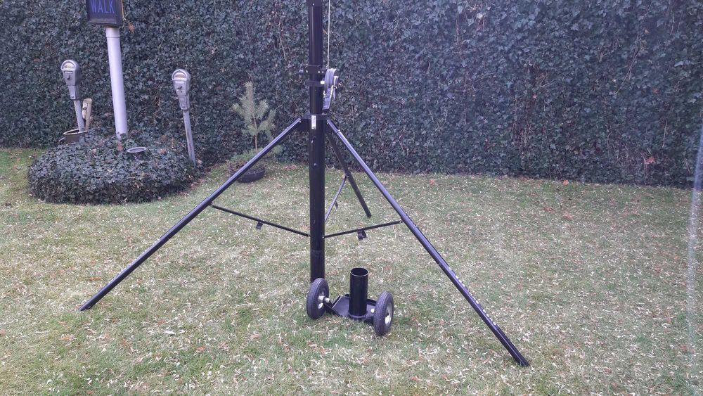 Statyw do kamery maszt 7 metrów wózek pilot patent producent USA