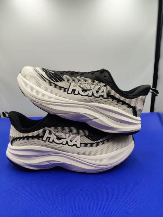 Кросівки Hoka One One Skyflow ( унісекс) - 42 розмір. Оригінал