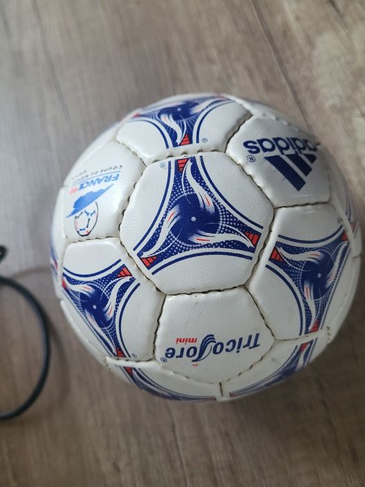 Piłka adidas Tricolore mini.
