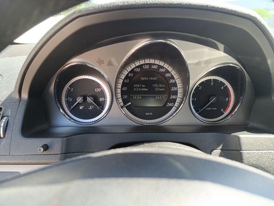 Mercedes-Benz C220 CDI W204 (2009) – Pack AMG Original – Estofos em Pele Branca