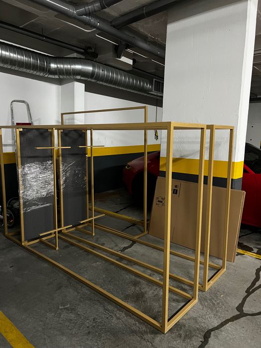 Retail furniture & mannequins Móveis e manequins para varejo