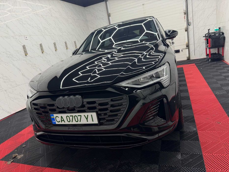 8
Audi Q8 e-tron 2023