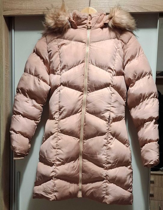 Ŕożowa zimowa kurtka
