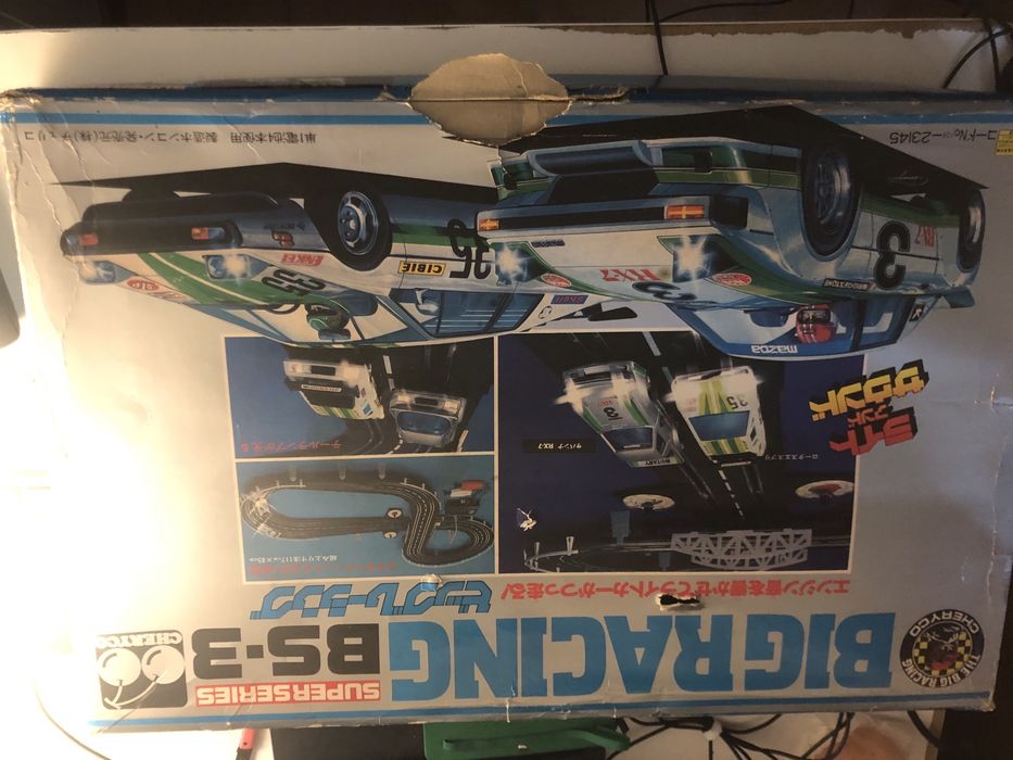 Pista de carrinhos telecomandados