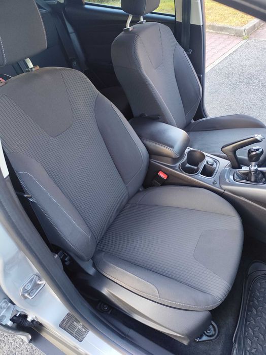 Ford Focus 1.6 TDCi Titanium | Apenas 84.000 km (Livro Ford) | Estaciona Sozinho (Park Assist)