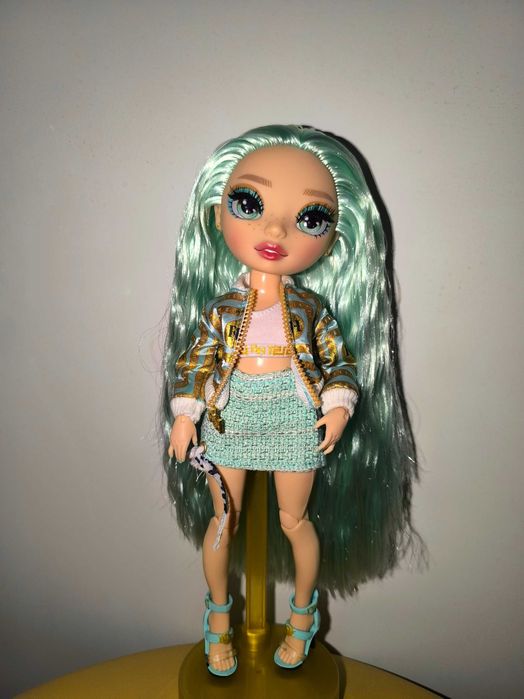 НОВА Daphne Minton Rainbow high