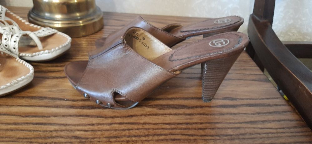 Шльопанці жіночі