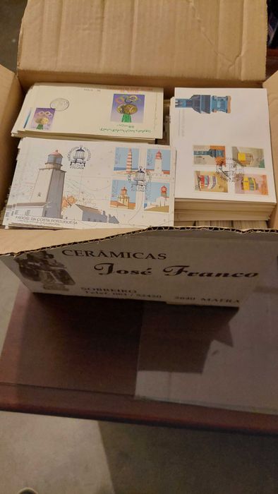 Filatelia - Centenas de sobrescritos primeiro dia em excelente estado