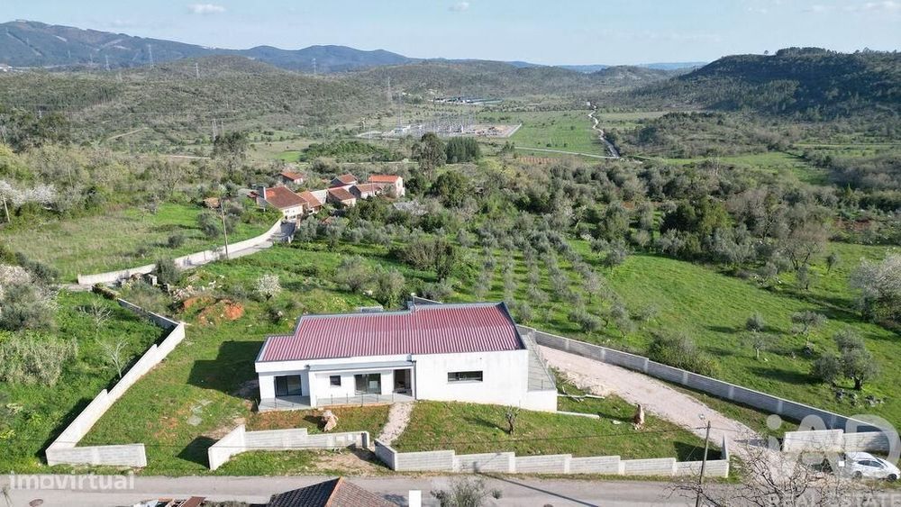 Moradia térrea T3 em São Miguel, Santa Eufémia e Rabaçal de 396 m2