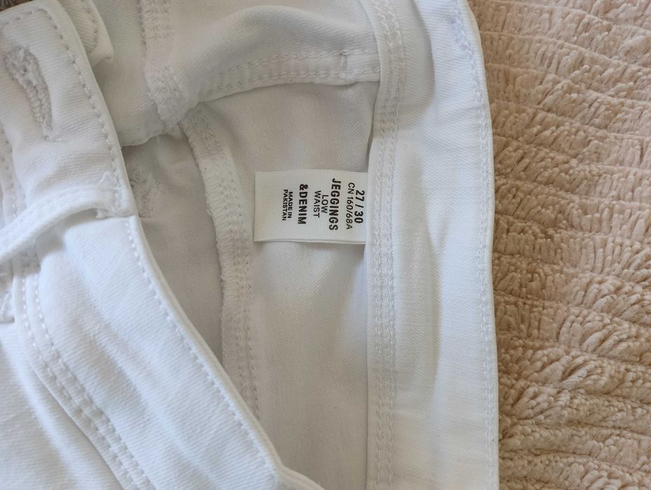Biale spodnie jeansowe H&M rozm. 27/30