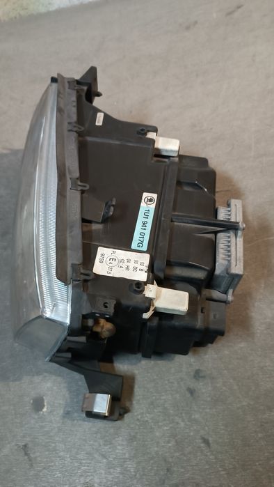 Vendo farol LHD esquerdo de Skoda Octavia ano 2000/04