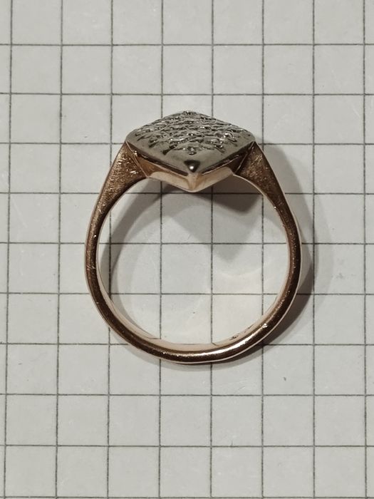Золота каблучка, з діамантами 0.72 ct, 583 проба.