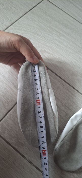 Чешки шкіряні білі 19см