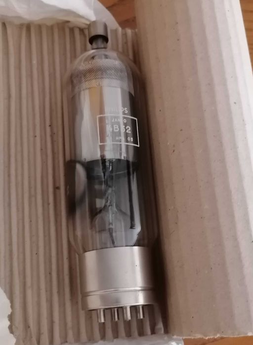 Válvula eletrónica, "Philips 4B32", peça muito antiga