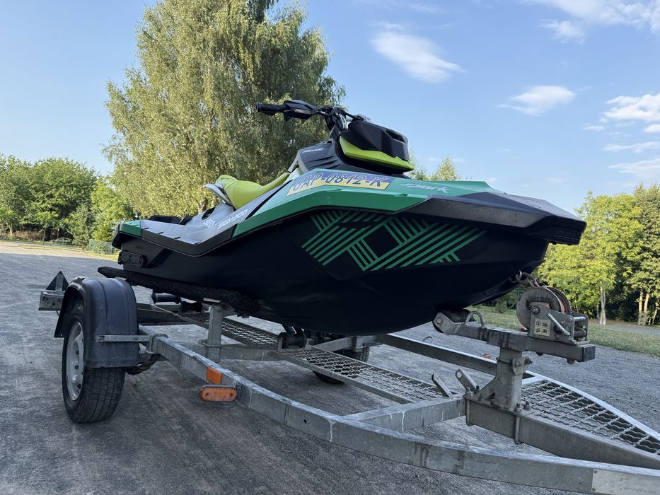 Гідроцикл BRP Spark Trixx. Офіційний