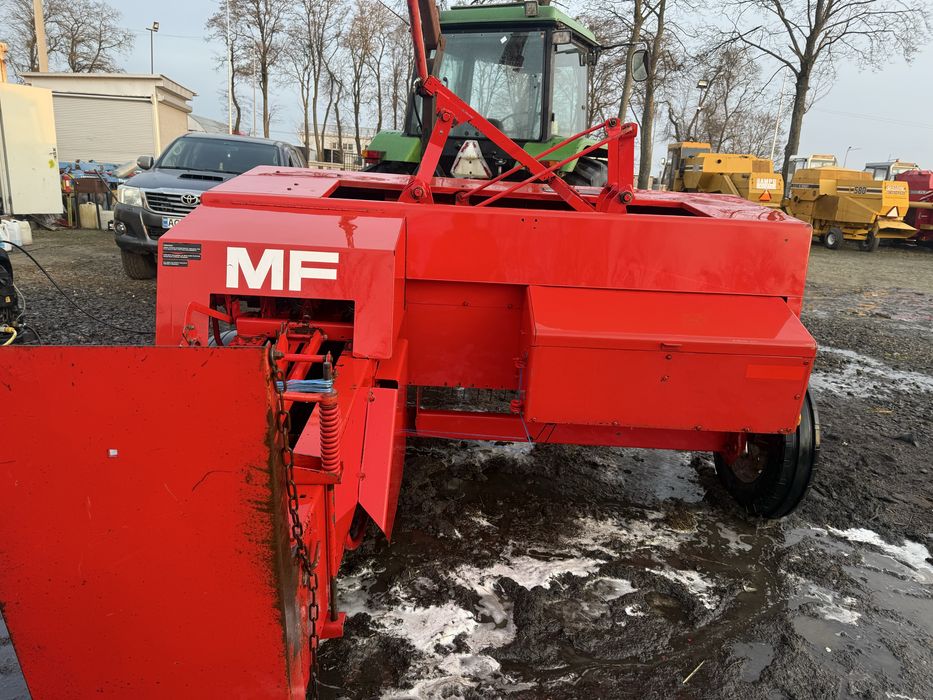 Прес-підбирач марки Massey Ferguson 120 3 шт
