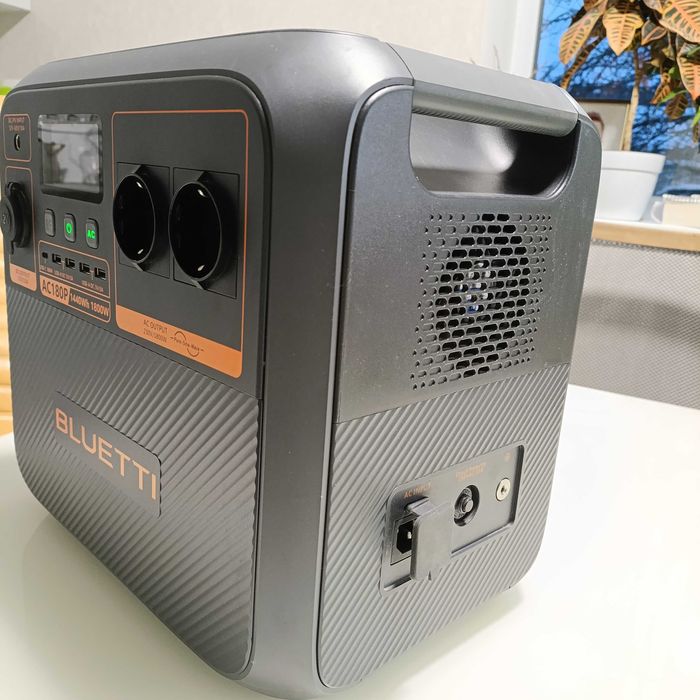 Продам зарядну стацію Bluetti AC180P