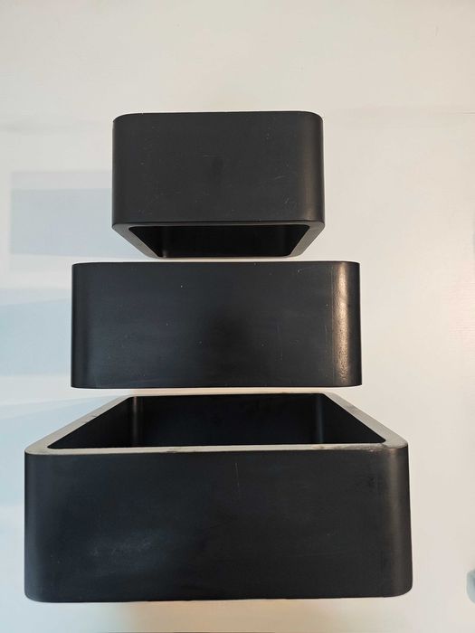 Estante Zig Zag Preta + Trio Cubos Decorativos