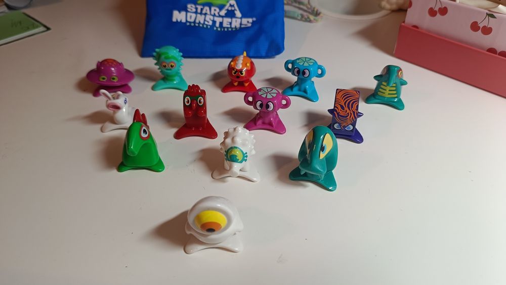 98. Figurki star monsters