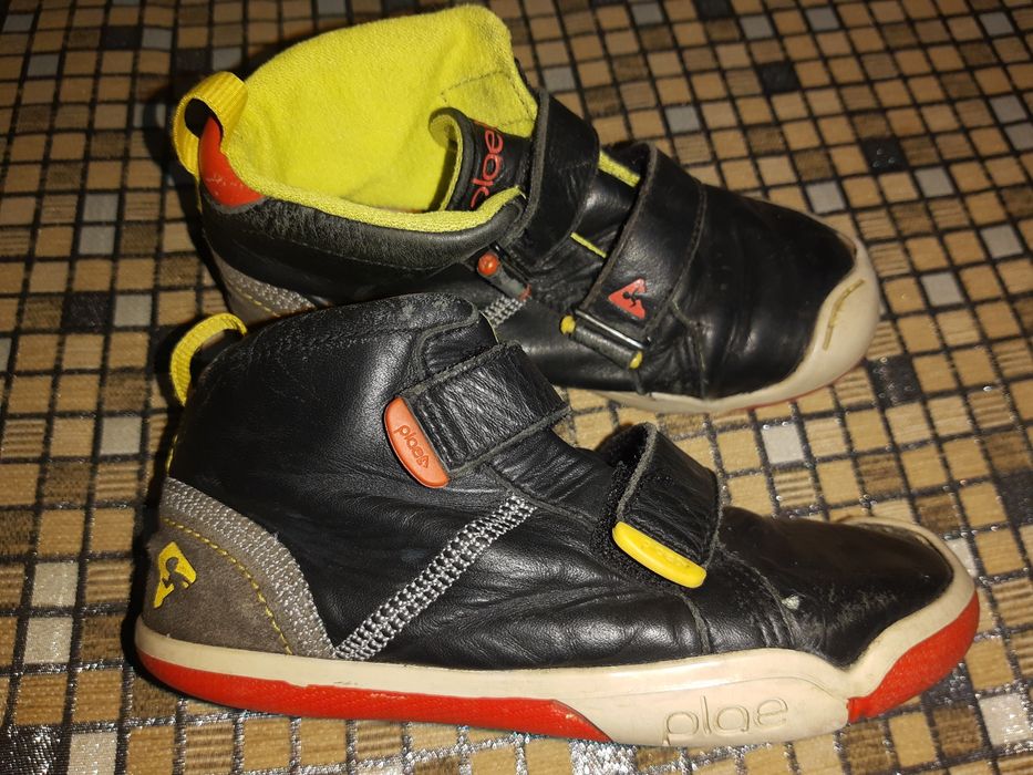 Туфлі, кросівки, кеди, крокси