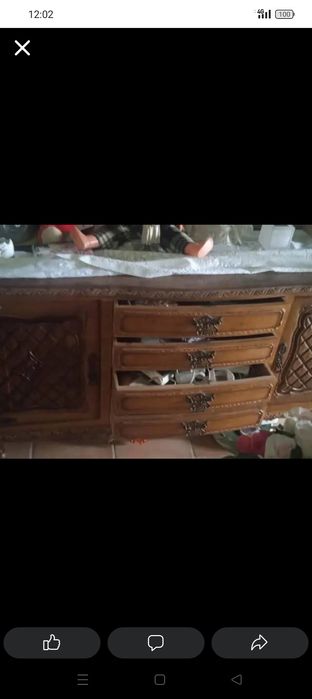 Vendo cristaleira antiga como nova.