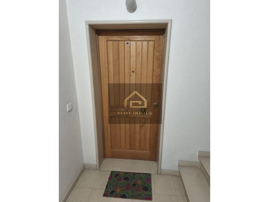 T2 com BOX, Terraço e Suite em Condomínio Fechado - Carcavelos!
