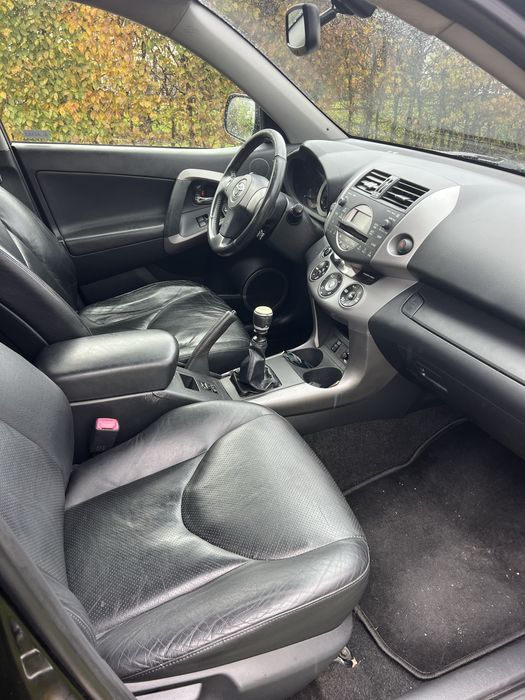 Свіжо пригнана Toyota Rav 4 full 4*4