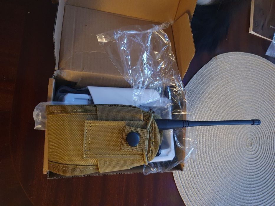 Krótkofalówka Baofeng UV5R plus pokrowiec taktyczny.