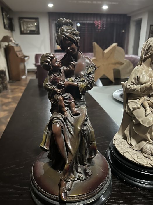 Estatuetas mãe pobre e mãe rica