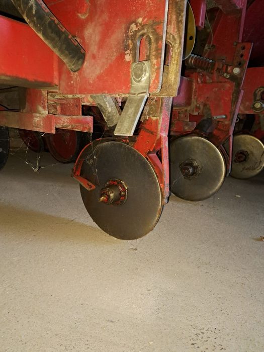 Siewnik BECKER do kukurydzy 4-rzędowy