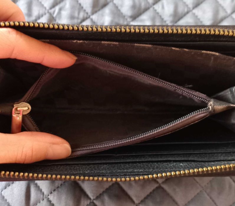 Używany czarny porfel - lakierowana skóra ekologiczna - cyrkonie