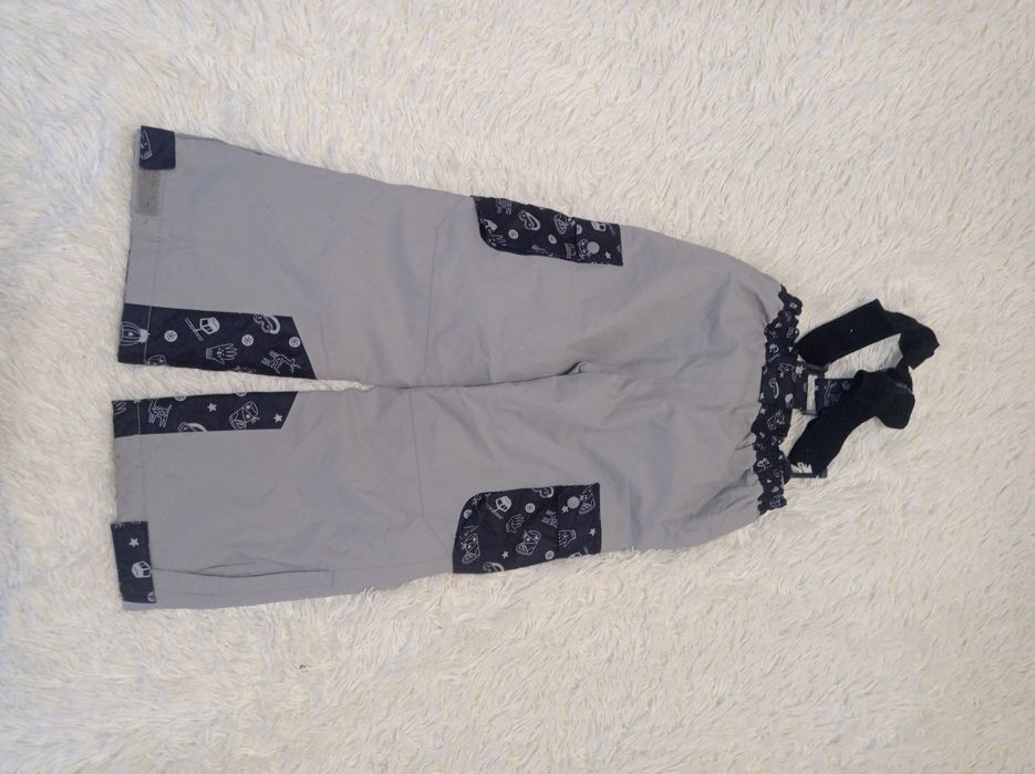 Сірий напівкомбінезон на весну, на дитину 4-5 років