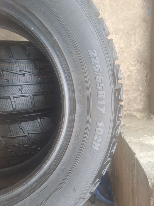 Шини зимові 225/65/17