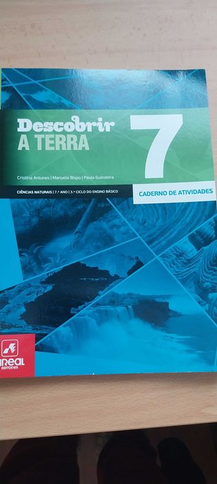 Vários cadernos de atividades 7º ano