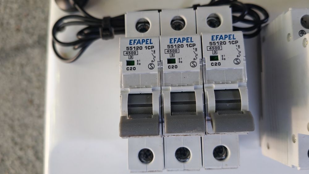 Sistema Solar Trifásico GoodWe 4kW Completo – Inversor + Smart Meter + Proteções
