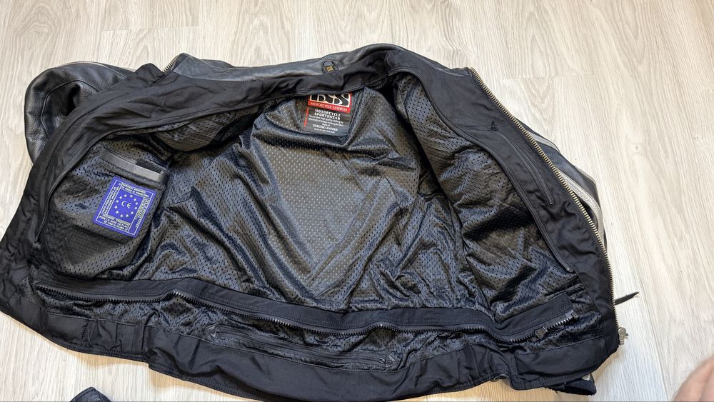 Мотокуртка 52..54, мотоджинси 33, мотоботи 28 см. На зріст 176 вагу 92