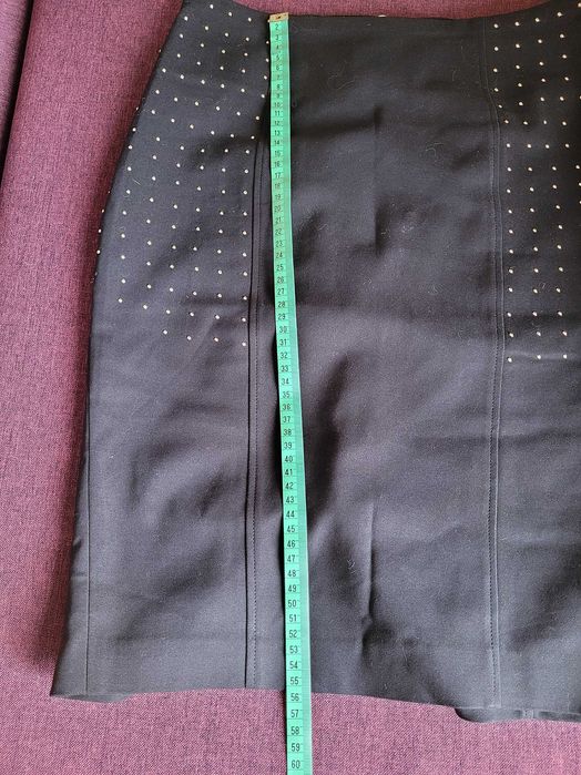 czarna ołówkowa spódnica