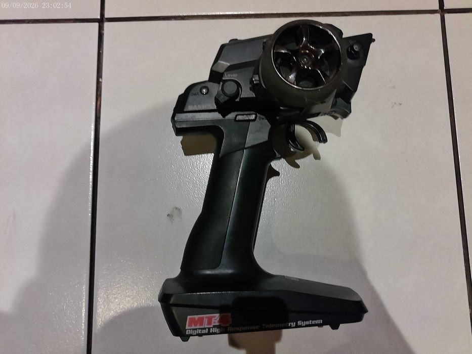 Aparatura SANWA MT4 z odbiornikiem.