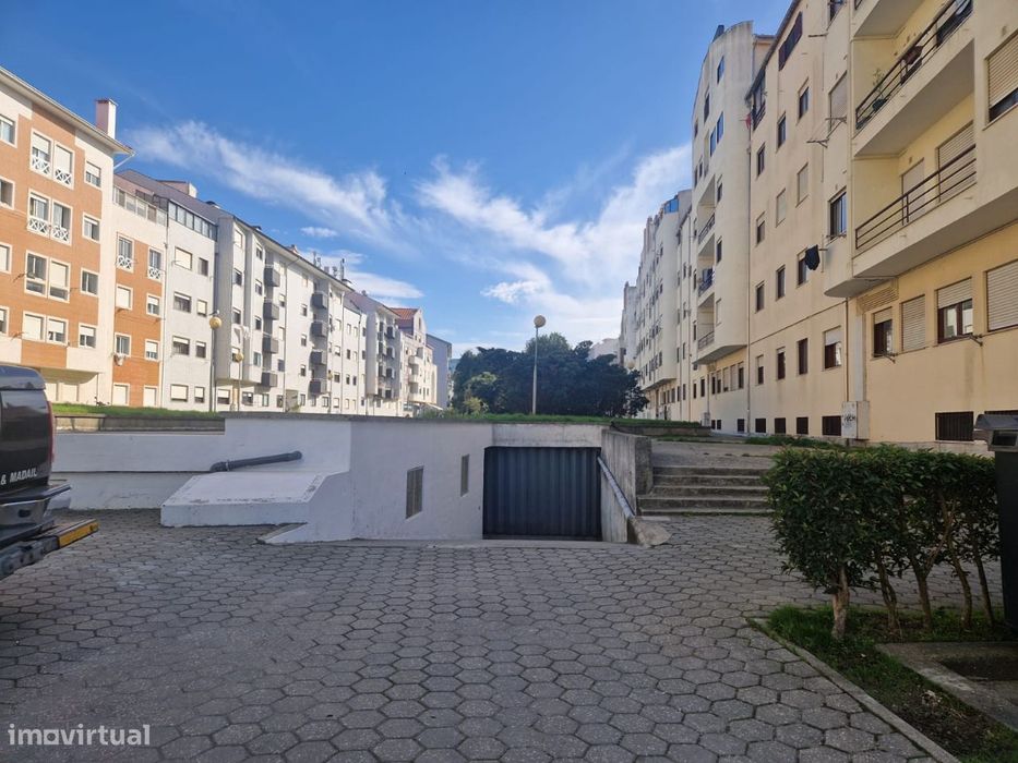 Lote de garagens fechadas no Bairro do Liceu, Aveiro