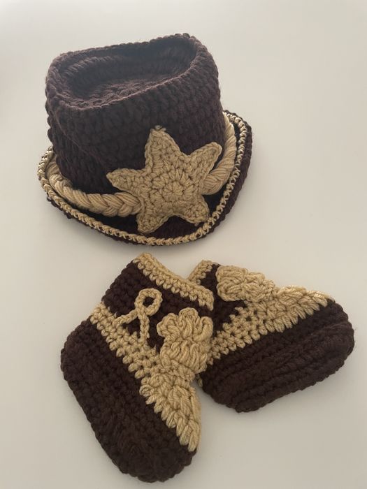 Boné e botas de cowboy 6-9 meses. Novo