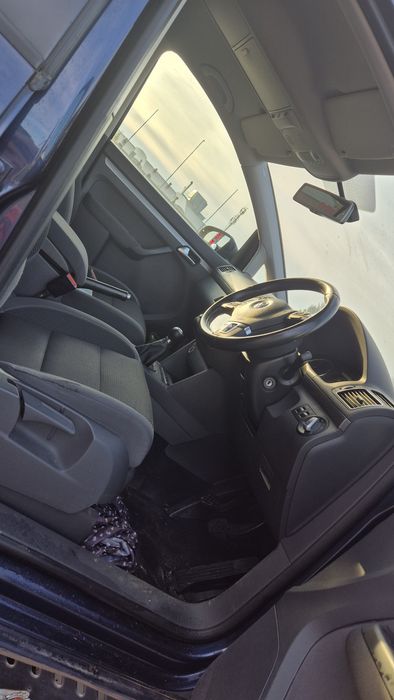 Volkswagen Touran II 2010/15 LH5X na części