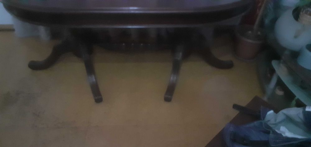 DINING TABLE (excellent condition - see photos)64284167467138123