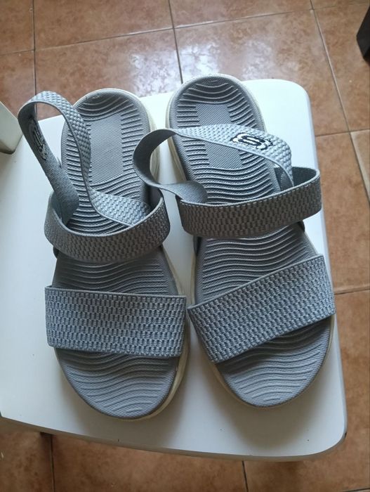 Продам босоніжки жіночі Skechers