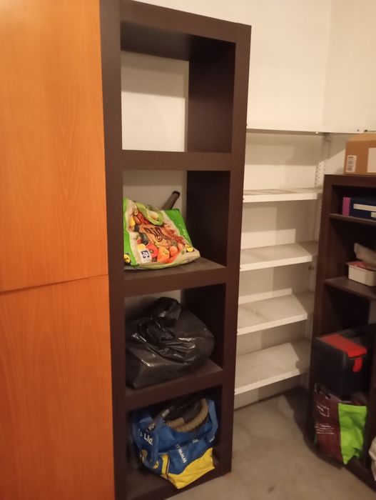 Estante móvel castanho