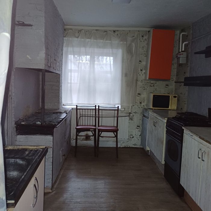 Продається будинок з усіма зручностями та жилою літнею кухнею.