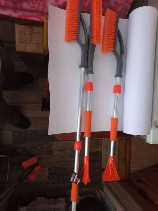 Щітки для автомобіля, щітка із скребком, щітка для снігу і льоду