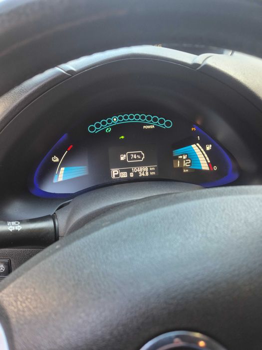 Nissan Leaf электромобиль