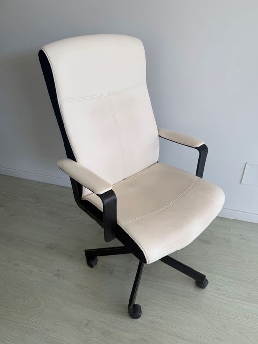 Secretária Ikea  MALM e Cadeira Ikea MILLBERGET