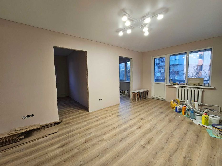 Продається чотирикімнатна квартира в районі Польової